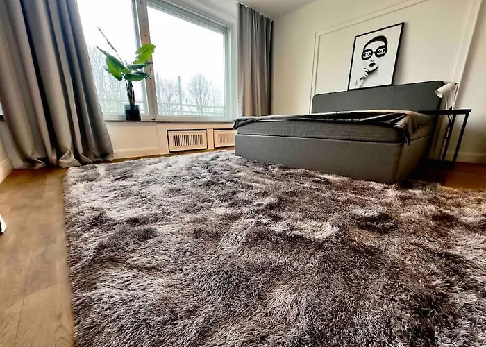 Spectecular Rhineview Fair Parking Luxury 12 Pers Apartment Düsseldorf