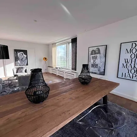 Spectecular Rhineview Fair Parking Luxury 12 Pers Apartment Dusseldorf