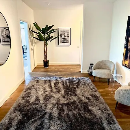Apartment Spectecular Rhineview Fair Parking Luxury 12 Pers Dusseldorf